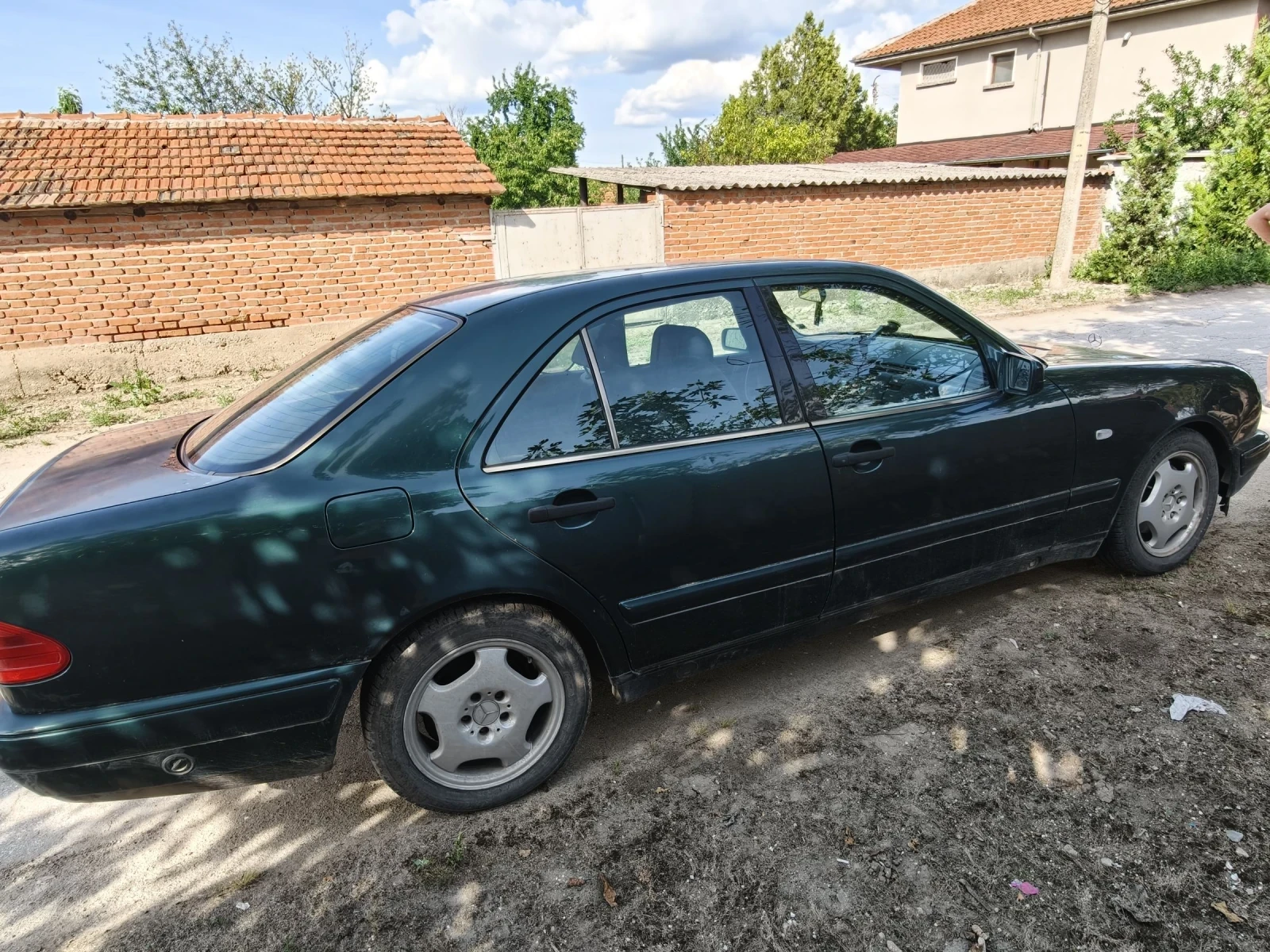 Mercedes-Benz E 200, снимка 3 - Автомобили и джипове - 54674556