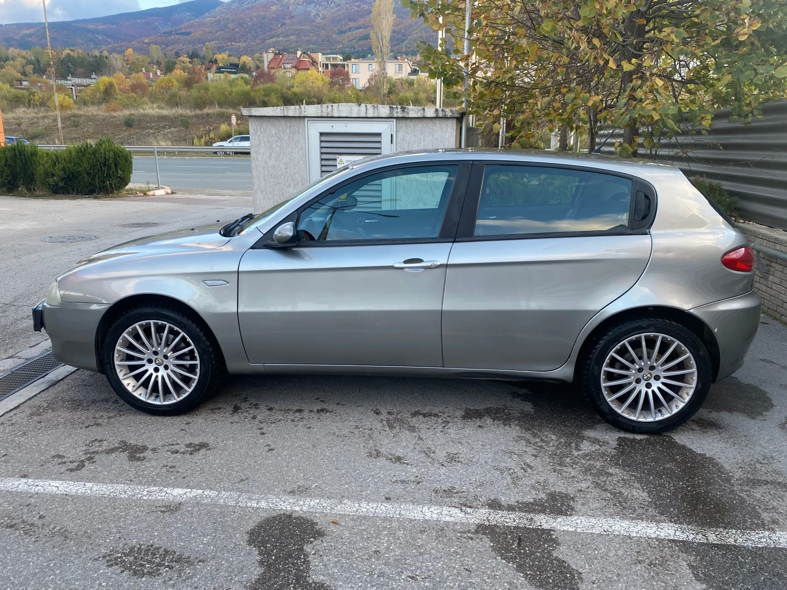 Alfa Romeo 147 1.9 JTD, снимка 10 - Автомобили и джипове - 54810169