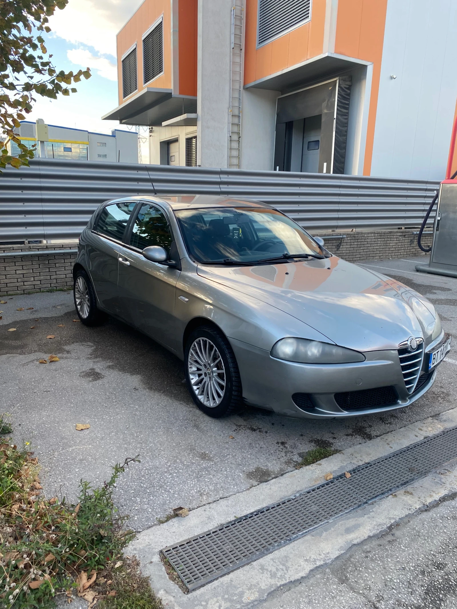 Alfa Romeo 147 1.9 JTD, снимка 3 - Автомобили и джипове - 54810169