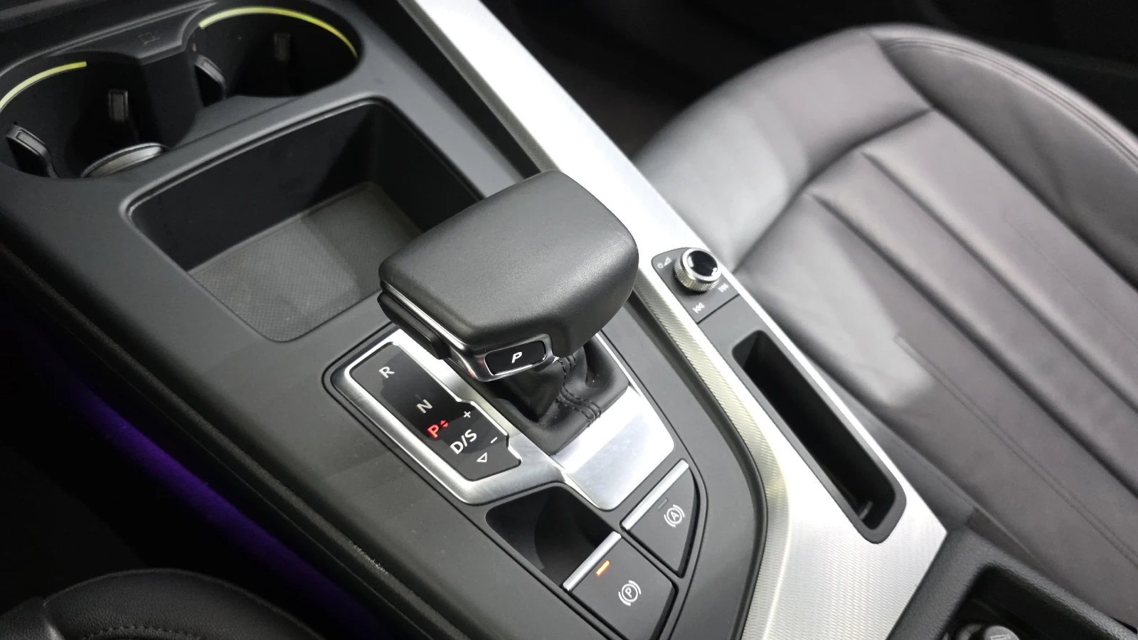Audi A4  40 TFSI PREMIUM, снимка 12 - Автомобили и джипове - 55335844