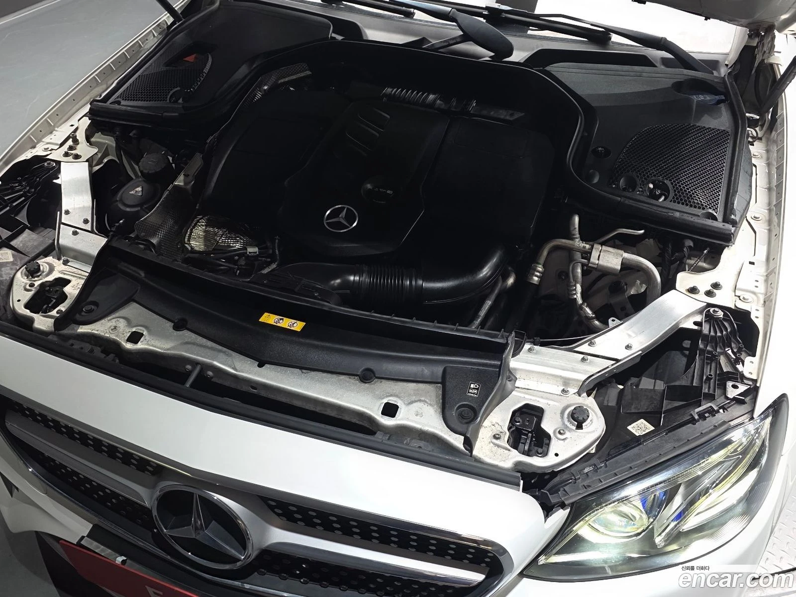 Mercedes-Benz E 220 E220d Coupe, снимка 6 - Автомобили и джипове - 56378624