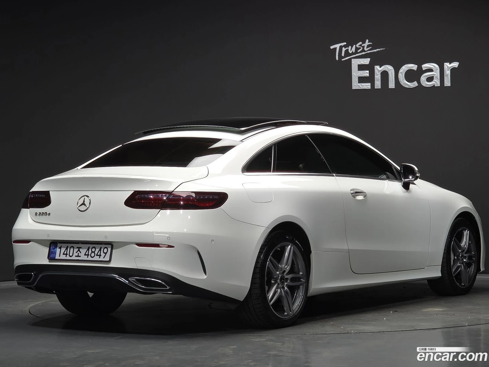 Mercedes-Benz E 220 E220d Coupe, снимка 2 - Автомобили и джипове - 56378624
