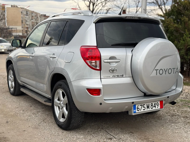 Toyota Rav4 2.2D4D 4x4, снимка 5 - Автомобили и джипове - 48546499