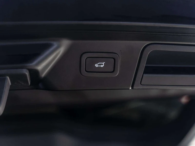 Land Rover Range Rover Velar * S * CARFAX * ЦЕНА ДО БГ, снимка 17 - Автомобили и джипове - 53232981