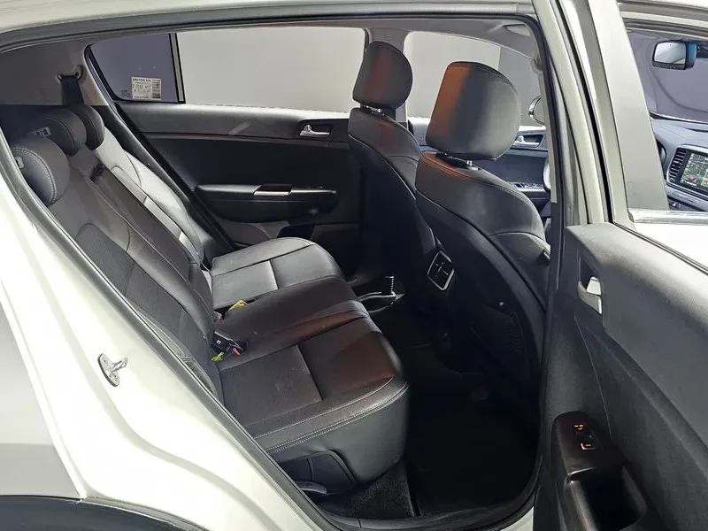 Kia Sportage The Bold Diesel 1.6 2Wd Prestige, снимка 12 - Автомобили и джипове - 55046890