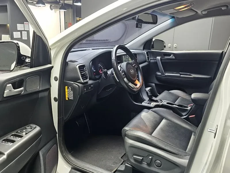 Kia Sportage The Bold Diesel 1.6 2Wd Prestige, снимка 10 - Автомобили и джипове - 55046890