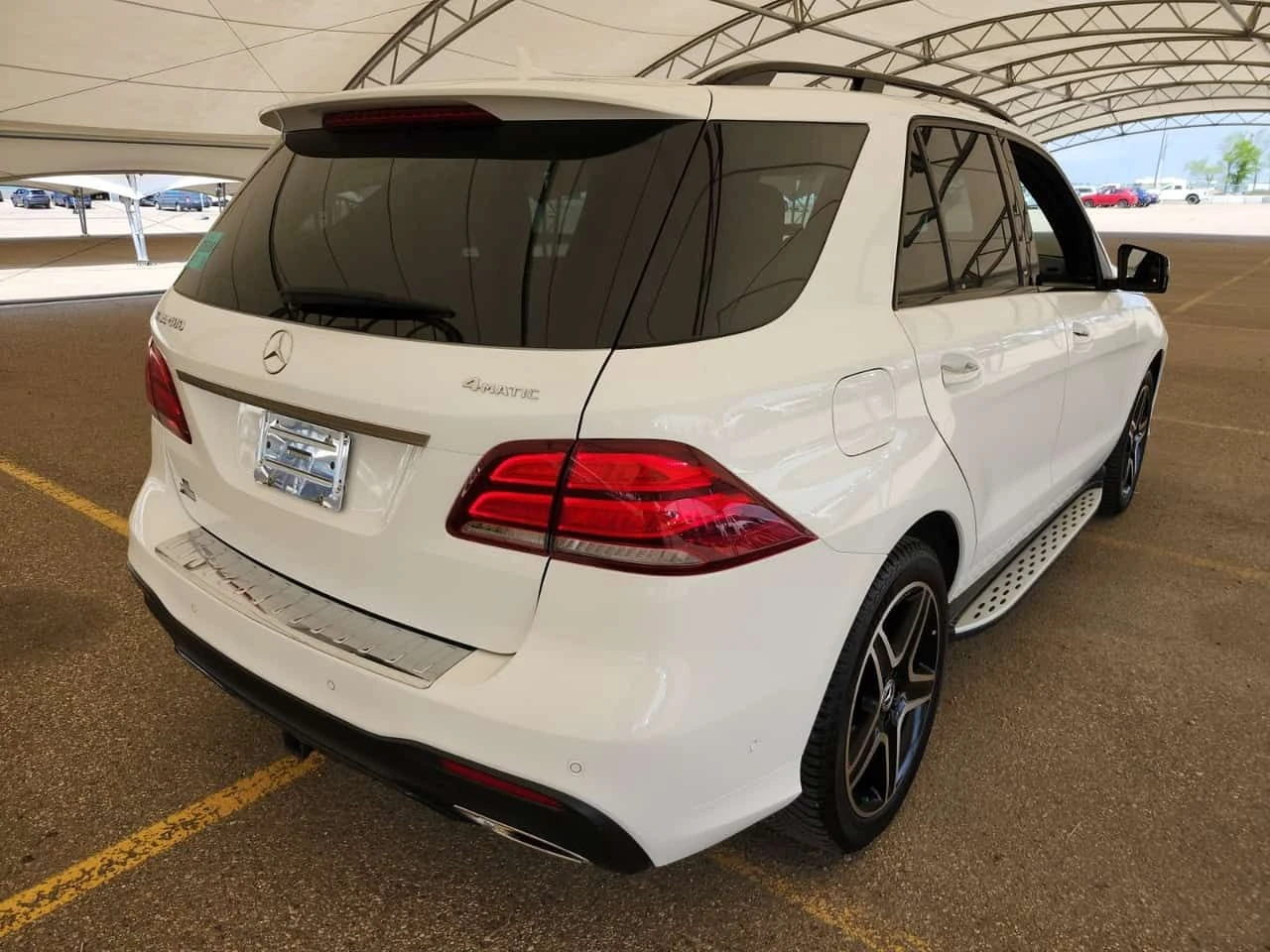 Mercedes-Benz GLE 400 AMG Line * Един собственик * CARFAX * 104к км! * , снимка 3 - Автомобили и джипове - 54704779