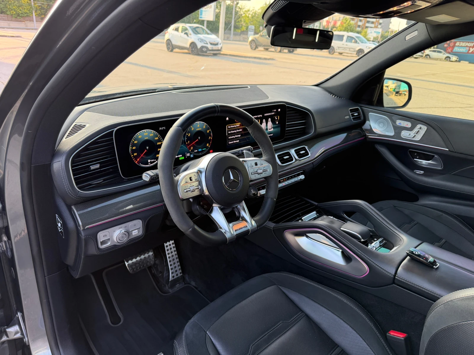 Mercedes-Benz GLE 53 4MATIC Night Package Масаж Обдухване Burmester Distronic, снимка 8 - Автомобили и джипове - 54885148