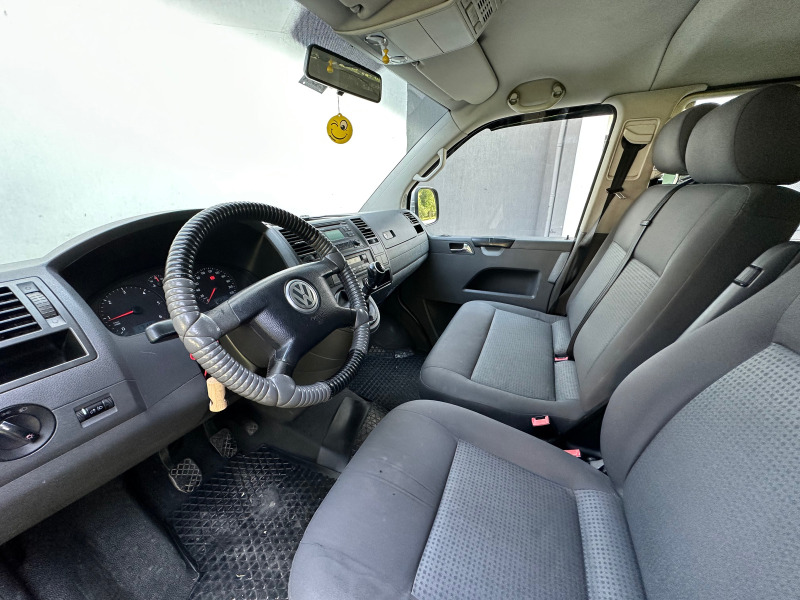 VW Caravelle Регистриран / 9 местен / Топ състояние, снимка 9 - Бусове и автобуси - 46439722