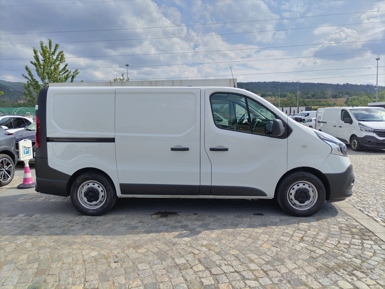 Renault Trafic 2.0dCi/145к.с/ L1H1 - изображение 4