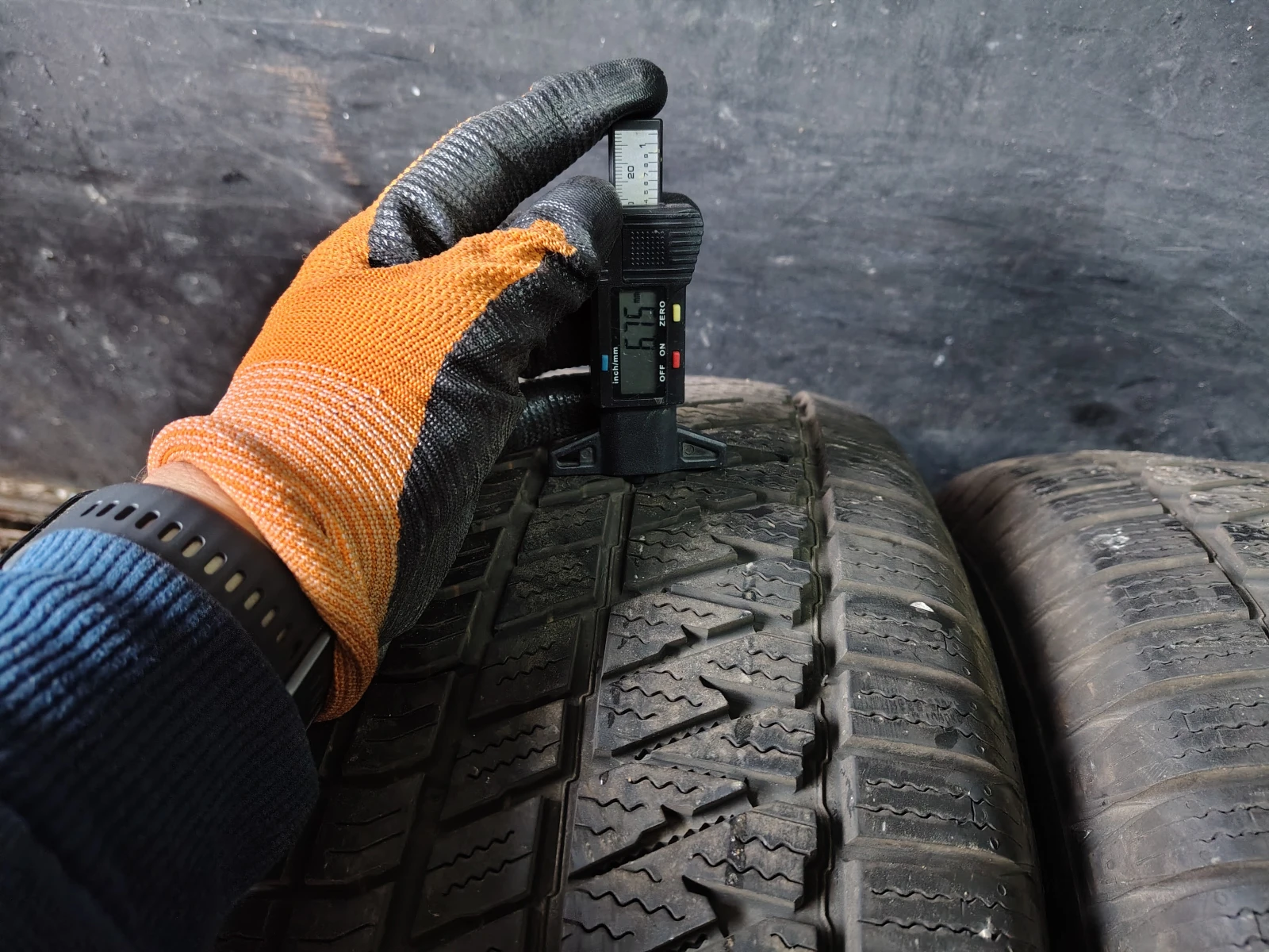 Гуми Зимни 255/70R16, снимка 4 - Гуми и джанти - 54085926