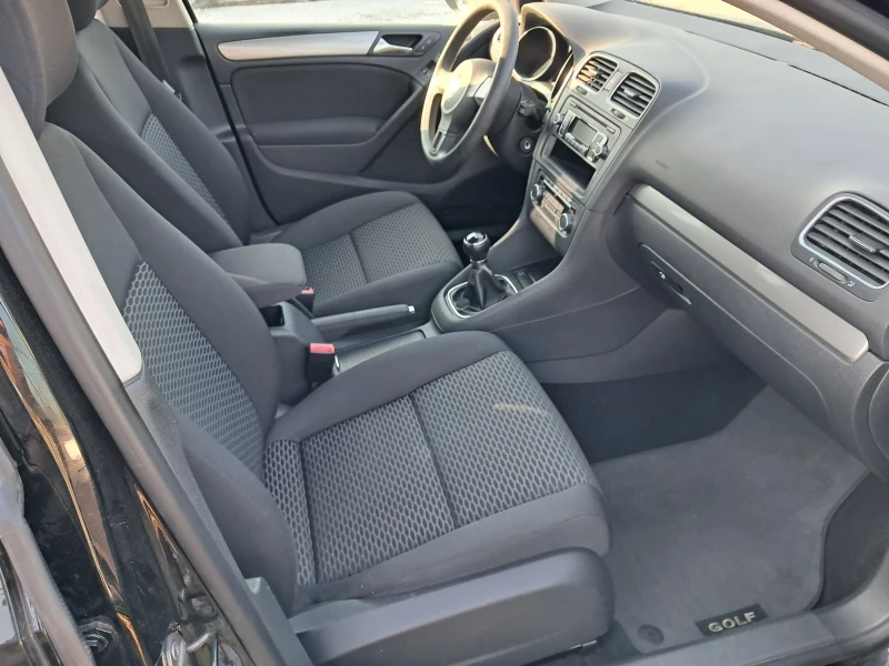 VW Golf 1.4i 80kc, снимка 11 - Автомобили и джипове - 51630516
