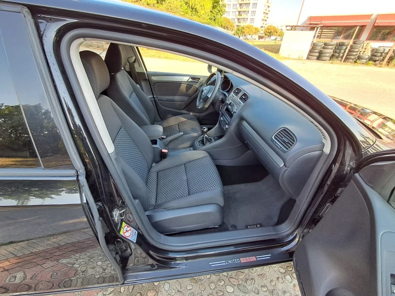 VW Golf 1.4i 80kc, снимка 9 - Автомобили и джипове - 51630516