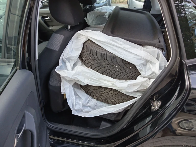 VW Polo 1.2i 12v, снимка 12 - Автомобили и джипове - 52004789