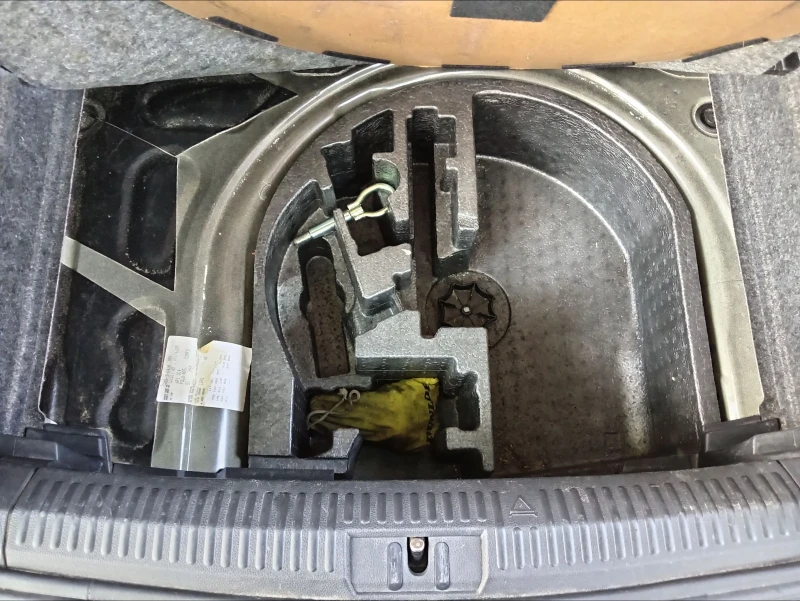 VW Polo 1.2i 12v, снимка 17 - Автомобили и джипове - 52004789