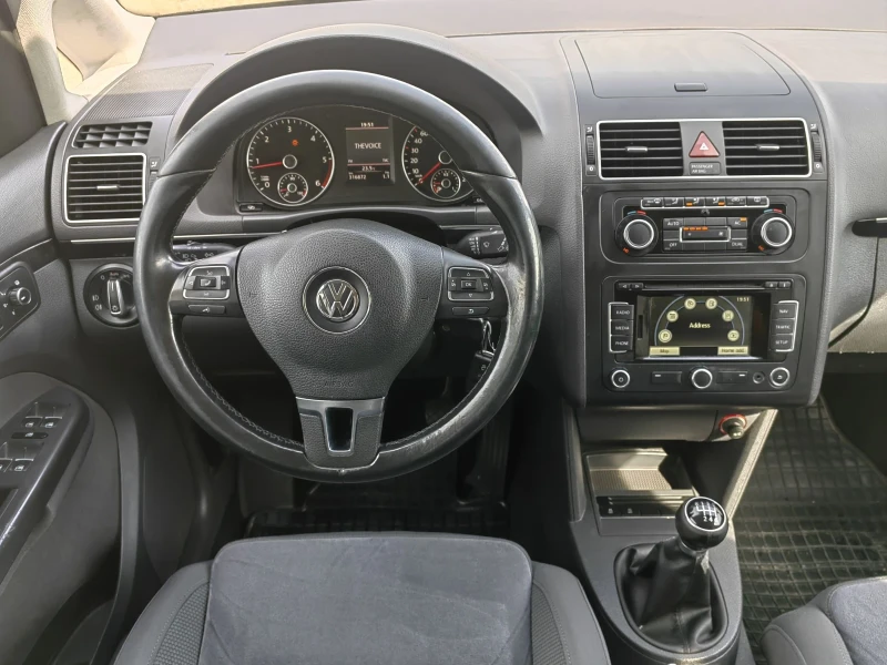 VW Touran Highline 1.6TDI 105, снимка 13 - Автомобили и джипове - 52867598