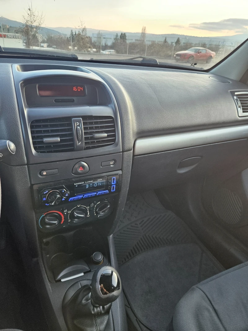 Renault Clio, снимка 9 - Автомобили и джипове - 52956500