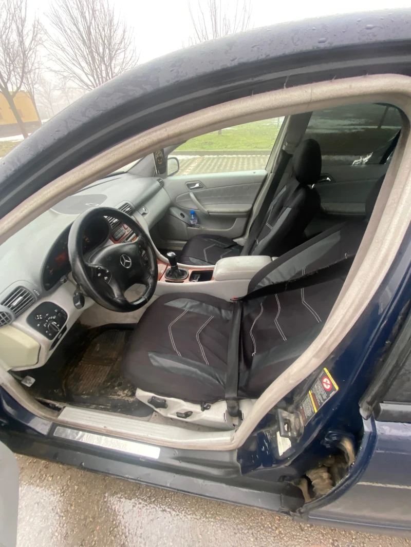 Mercedes-Benz C 220, снимка 4 - Автомобили и джипове - 53089594