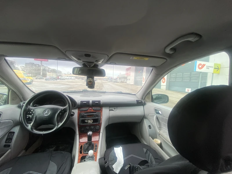 Mercedes-Benz C 220, снимка 8 - Автомобили и джипове - 53089594