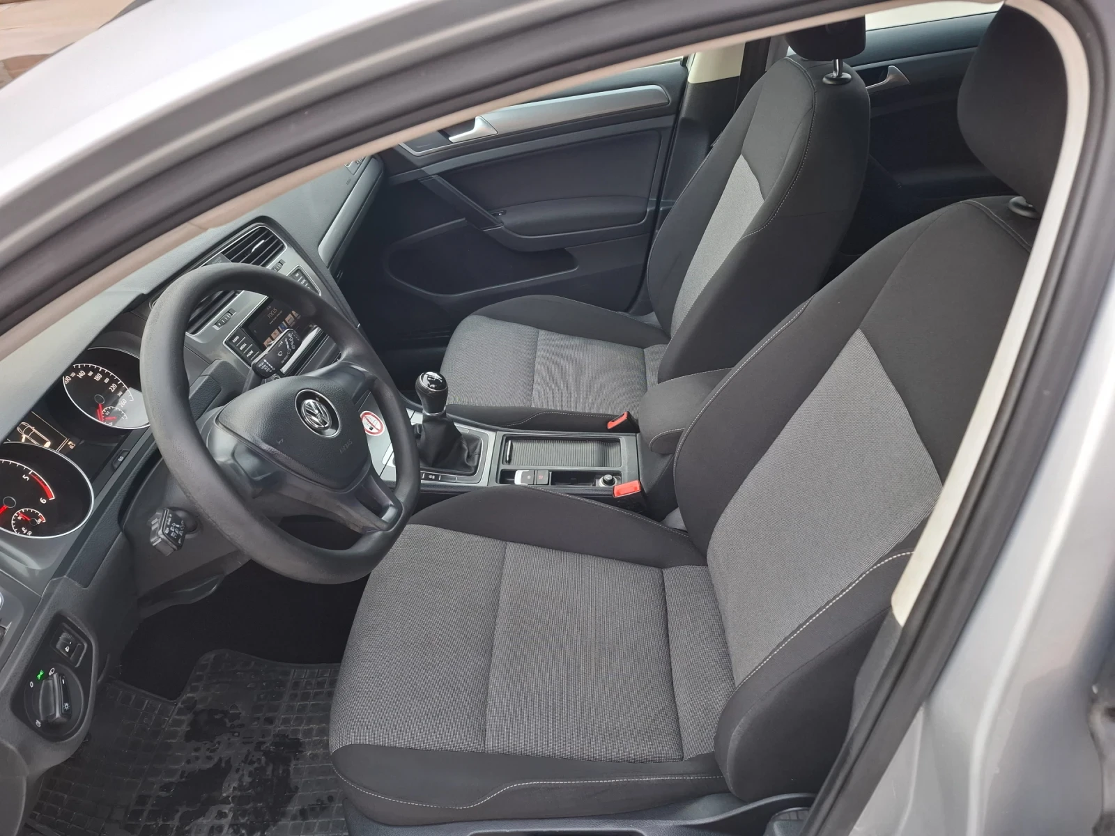 VW Golf 1.6 TDI-105к.с - изображение 9
