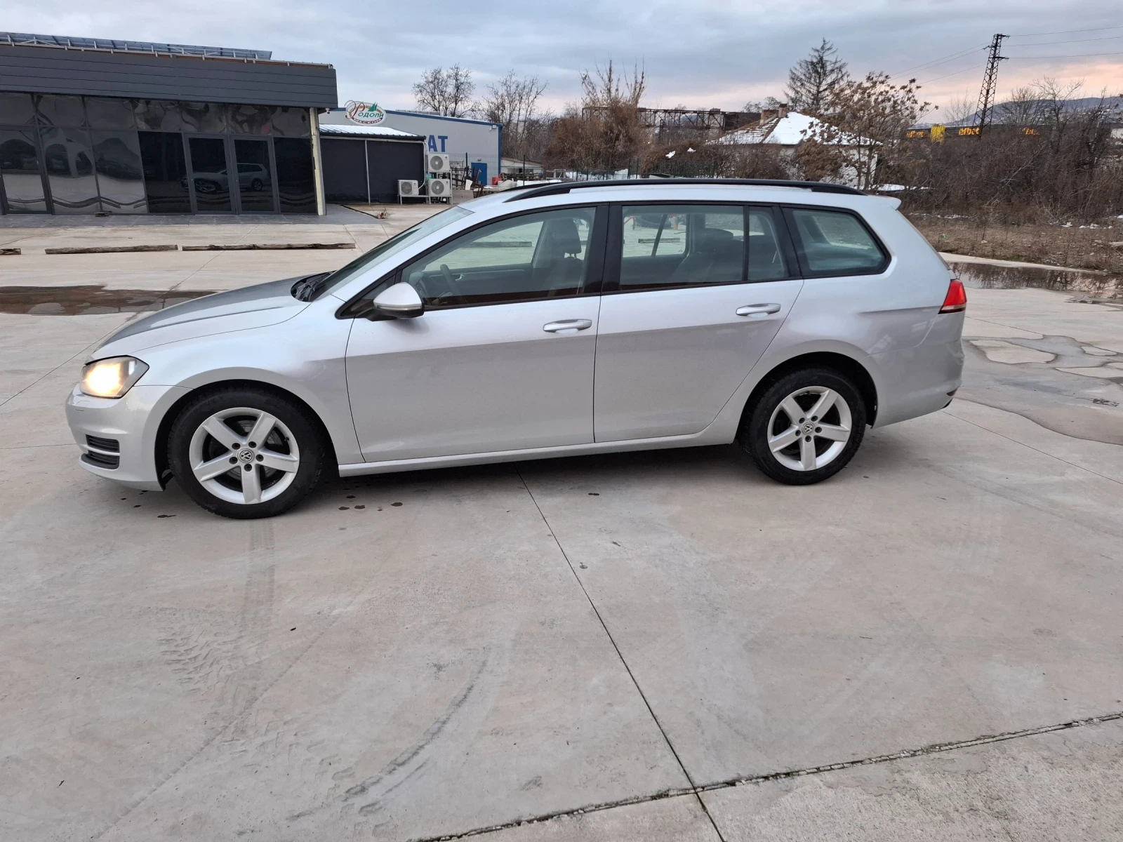 VW Golf 1.6 TDI-105к.с - изображение 7