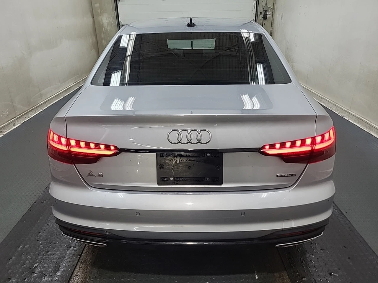 Audi A4 * АВТО КРЕДИТ* ЦЕНА ДО БГ * Сервизна история *  - изображение 4