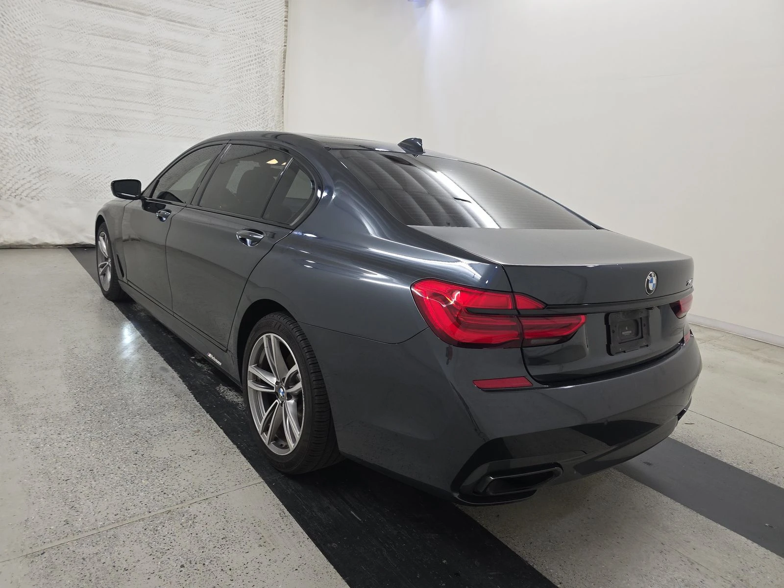 BMW 740 M* SPORT* HARMON* KARDON* ХЕДЪП* LANE* ASSIST* , снимка 4 - Автомобили и джипове - 53806020