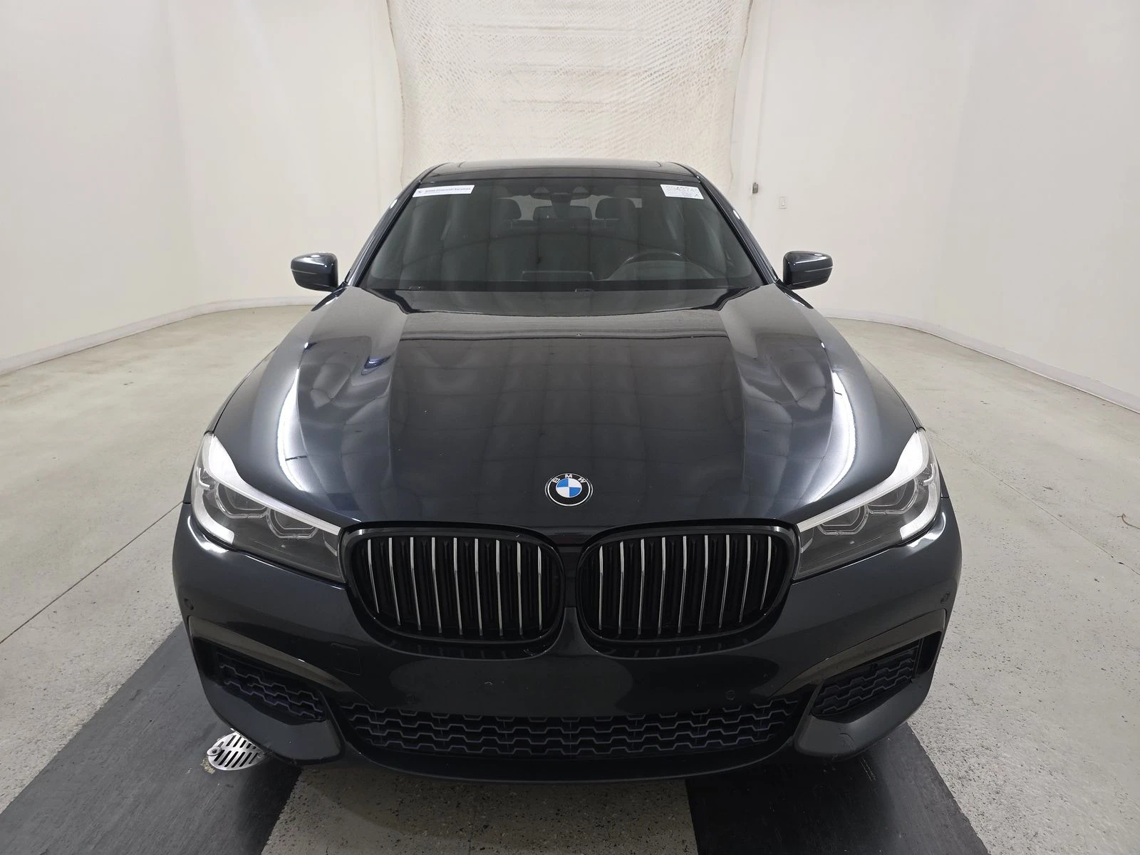 BMW 740 M* SPORT* HARMON* KARDON* ХЕДЪП* LANE* ASSIST* , снимка 5 - Автомобили и джипове - 53806020