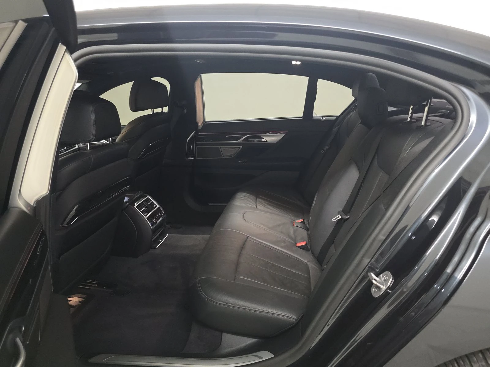 BMW 740 M* SPORT* HARMON* KARDON* ХЕДЪП* LANE* ASSIST* , снимка 12 - Автомобили и джипове - 53806020