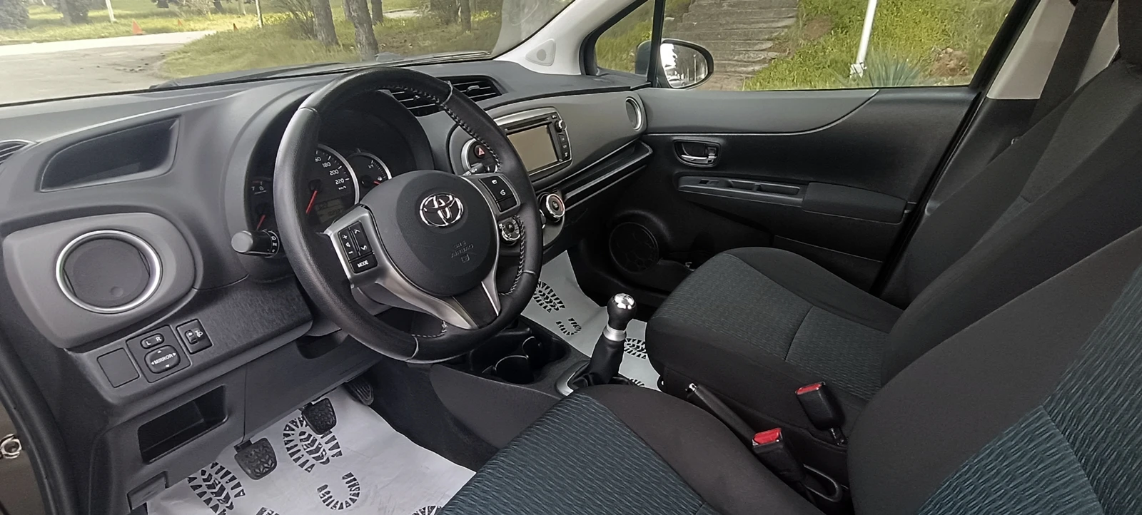 Toyota Yaris 1.0i 70 k.c 102 000km., снимка 8 - Автомобили и джипове - 54156111