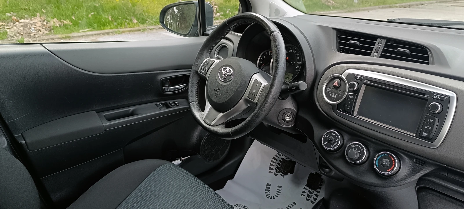 Toyota Yaris 1.0i 70 k.c 102 000km., снимка 10 - Автомобили и джипове - 54156111