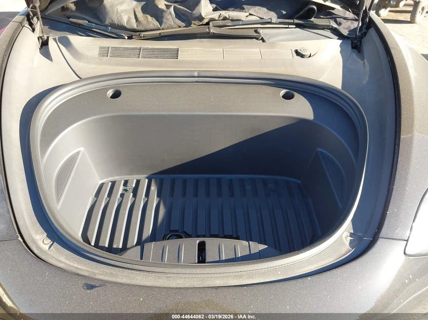 Tesla Model 3 Rear-Wheel Drive, снимка 10 - Автомобили и джипове - 54435717