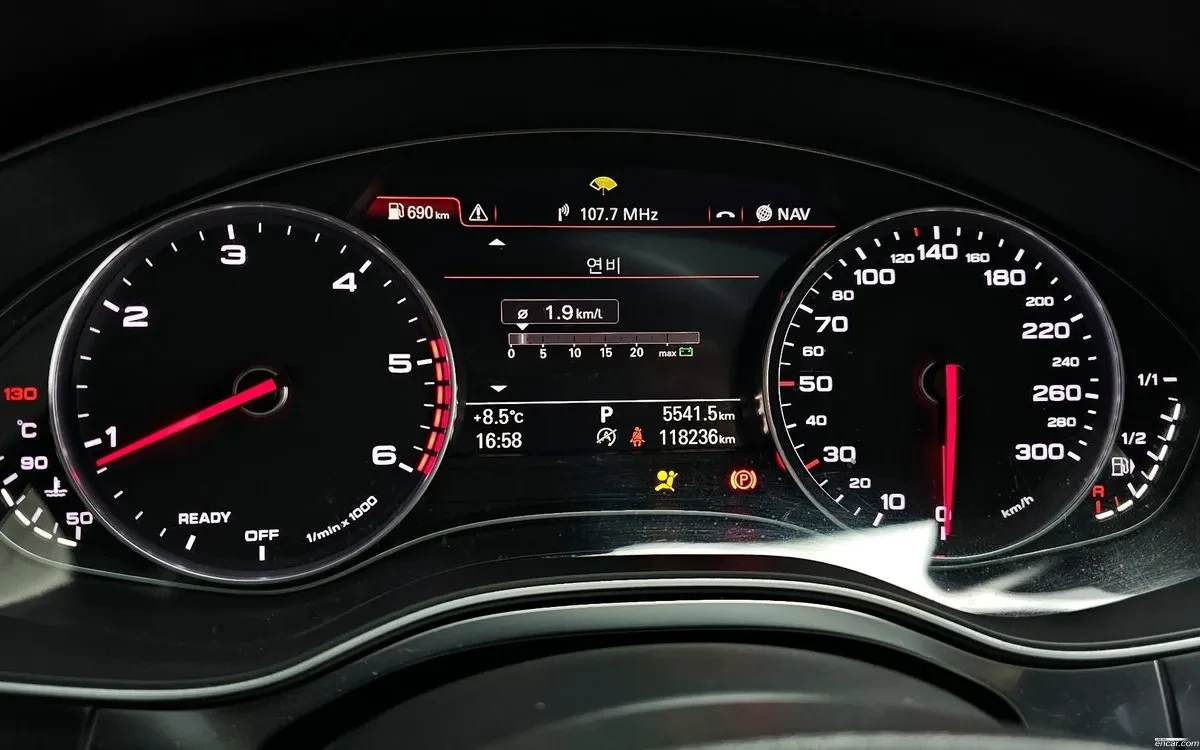 Audi A6 40TDI QUATTRO! PRESTIGE! PANO! КАМЕРИ!, снимка 7 - Автомобили и джипове - 54934141