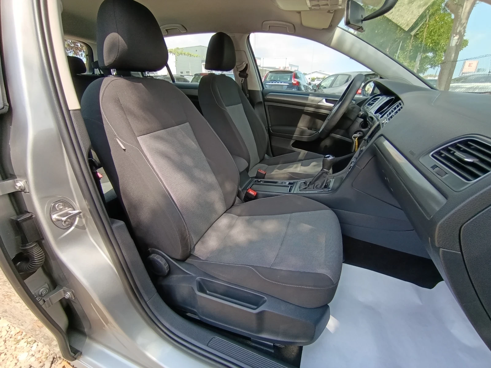 VW Golf  BENZIN, снимка 11 - Автомобили и джипове - 55949734