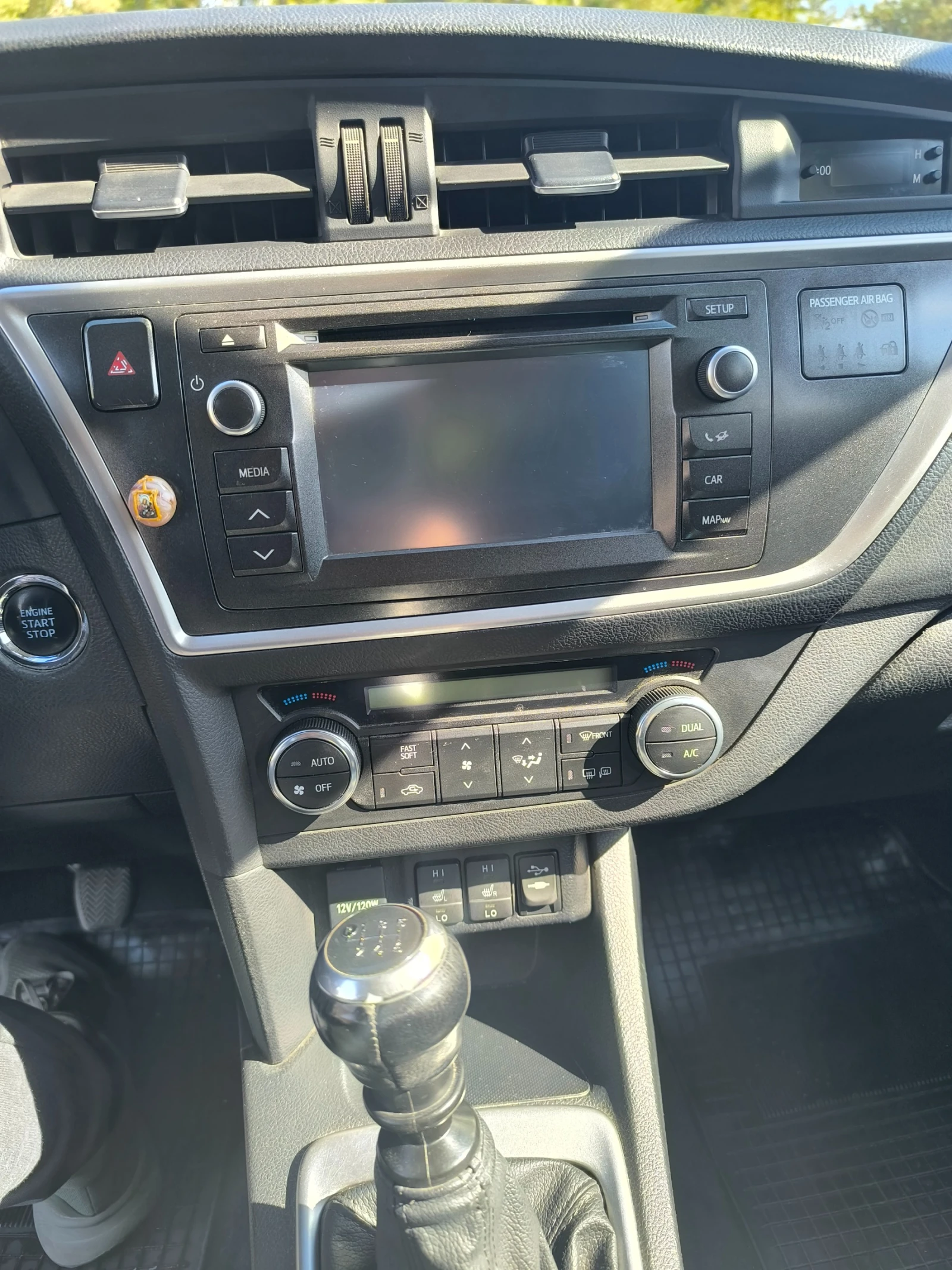Toyota Auris, снимка 3 - Автомобили и джипове - 56494012