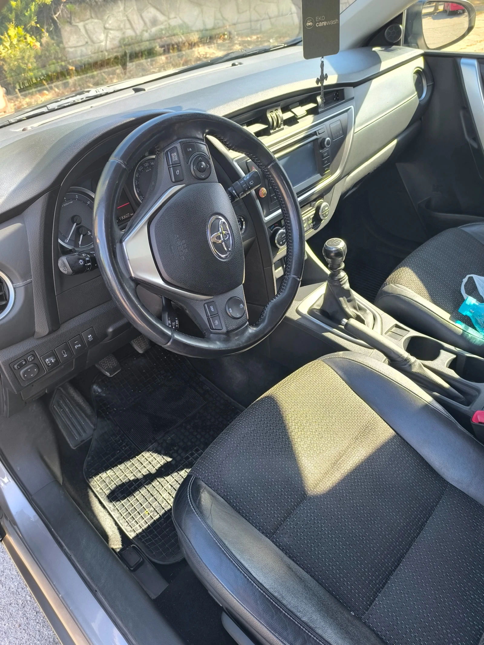 Toyota Auris, снимка 5 - Автомобили и джипове - 56494012