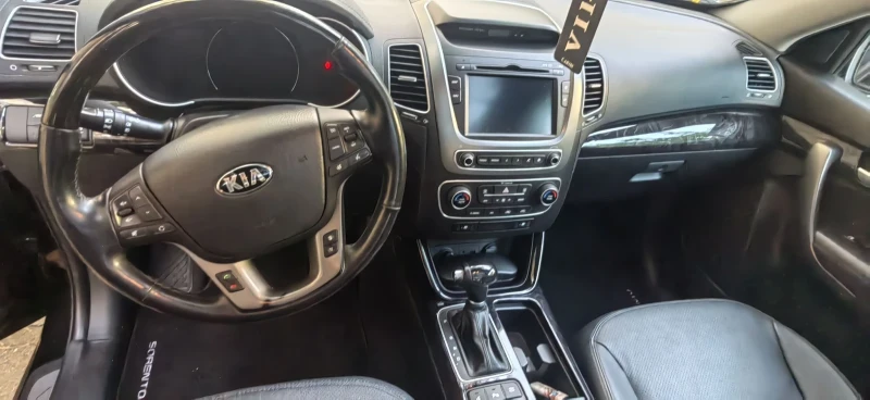 Kia Sorento, снимка 14 - Автомобили и джипове - 47342743