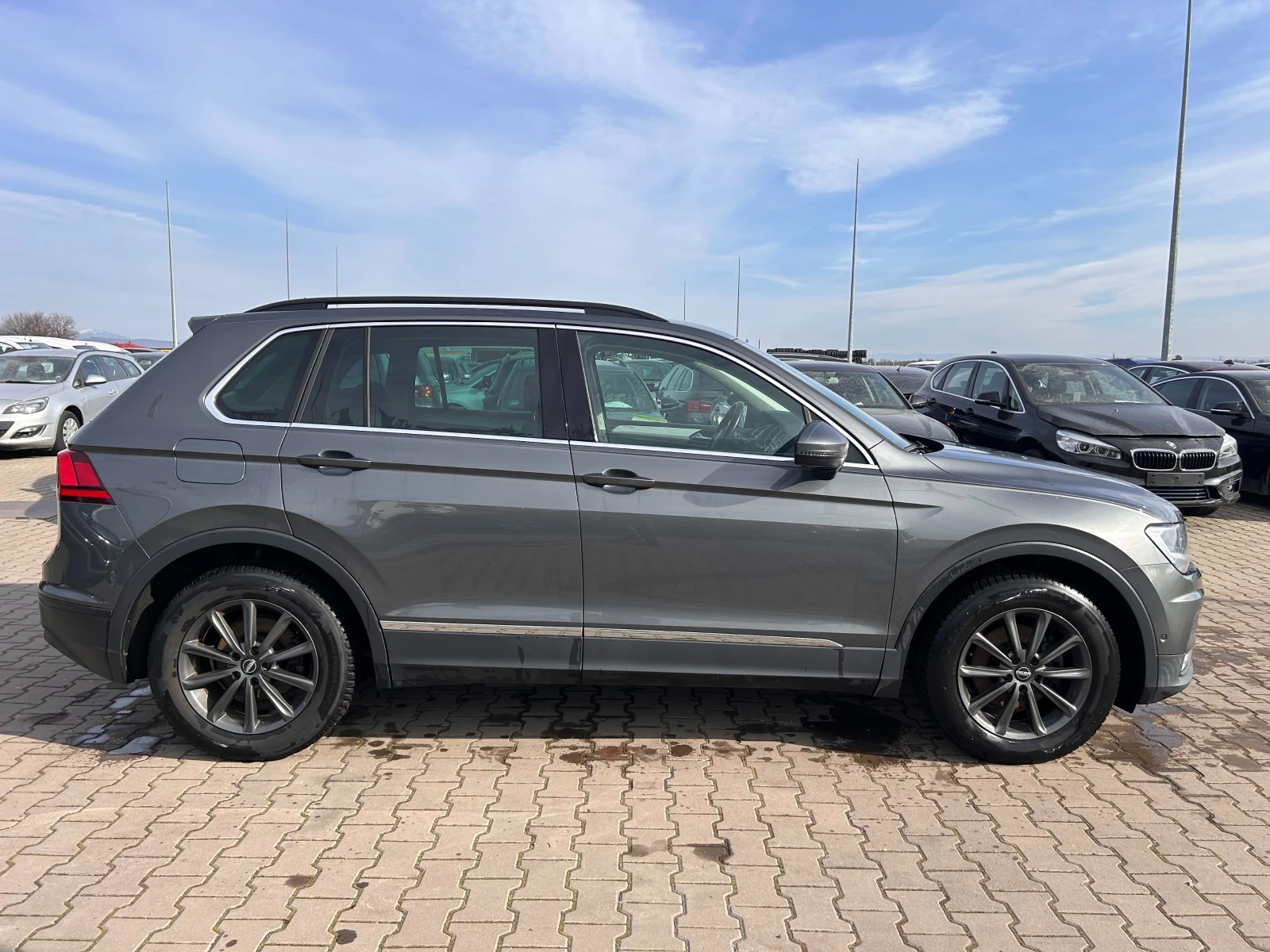 VW Tiguan 2.0TDI AVTOMAT/NAVI EURO 6 - изображение 5