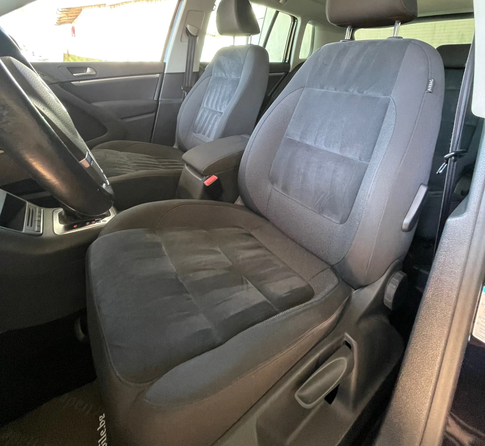 VW Tiguan 2.0TDI/FACE/АВТОМАТ/АЛКАНТАРА/СЕРВИЗНА ИСТОРИЯ/4x4 - изображение 9