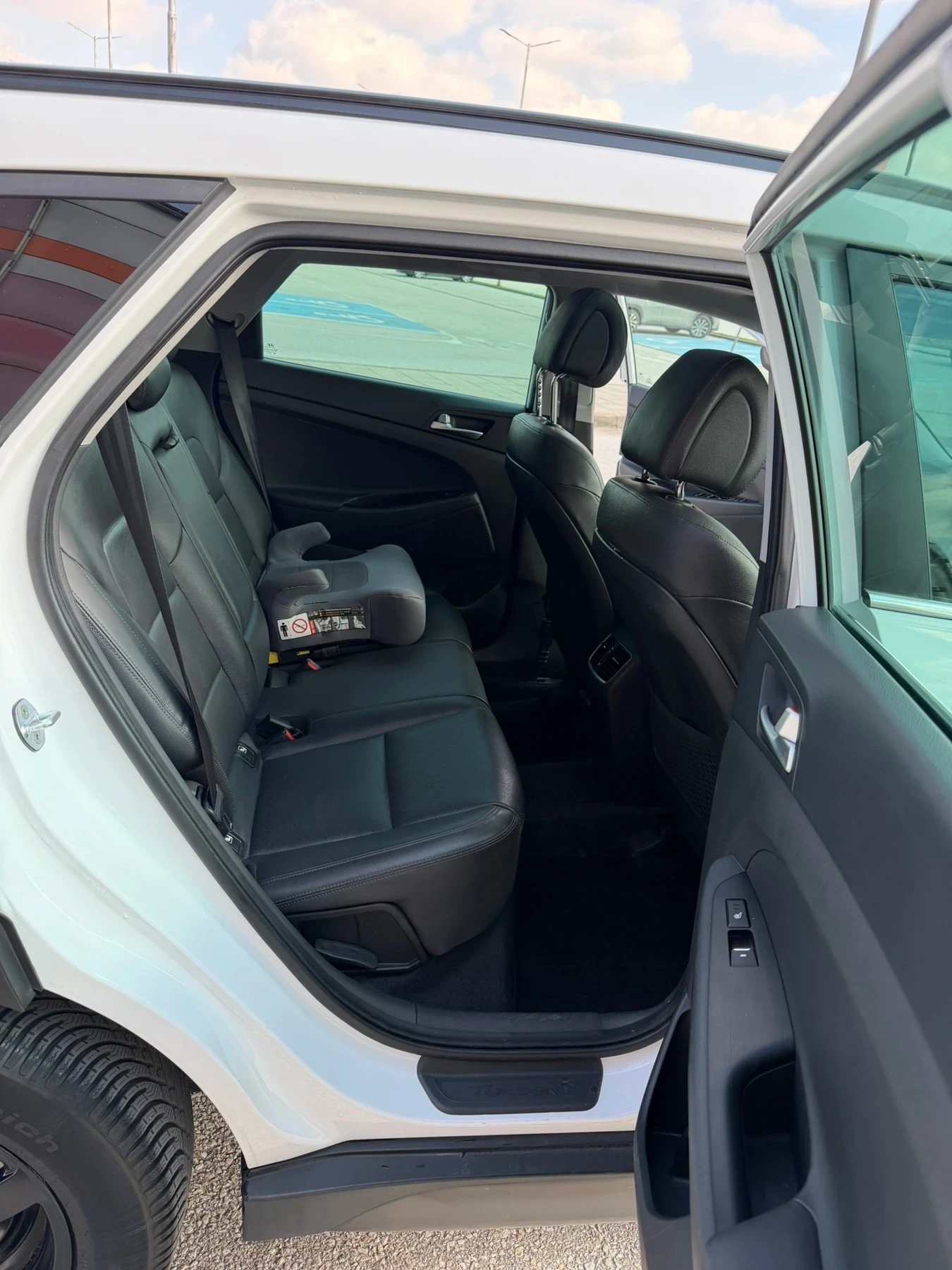 Hyundai Tucson 2.0 CRDI, снимка 11 - Автомобили и джипове - 53690504