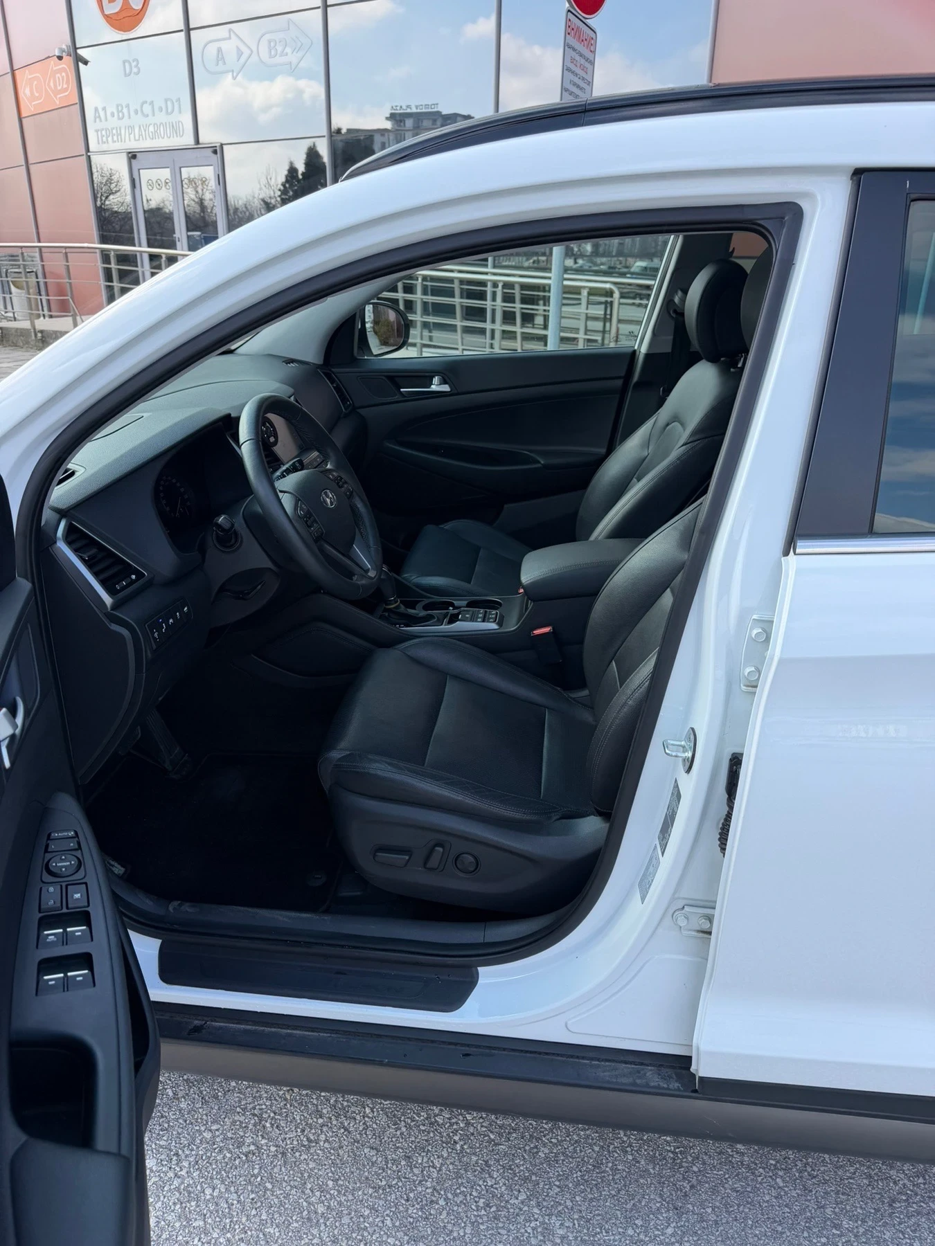 Hyundai Tucson 2.0 CRDI, снимка 7 - Автомобили и джипове - 53690504