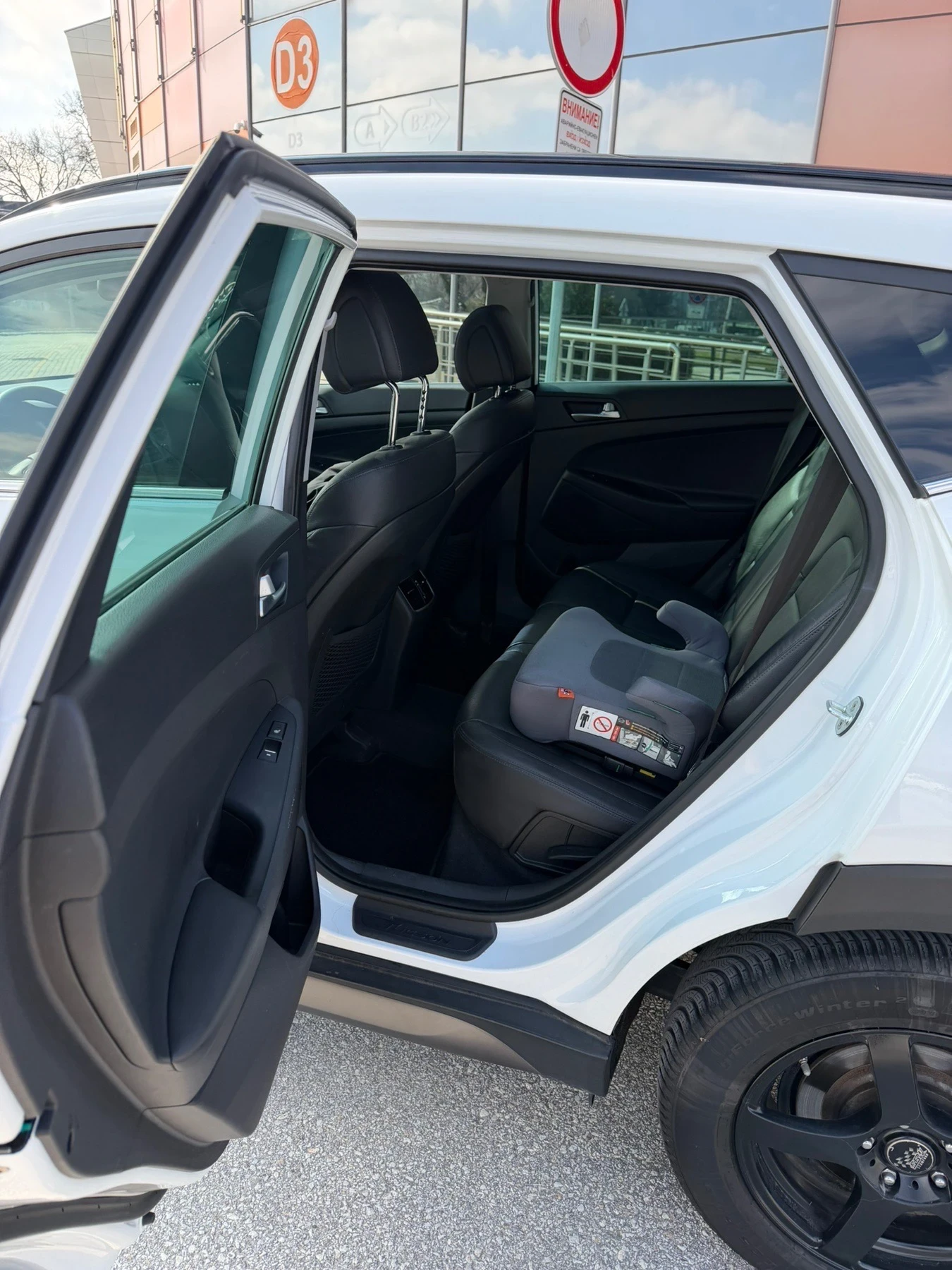 Hyundai Tucson 2.0 CRDI, снимка 12 - Автомобили и джипове - 53690504