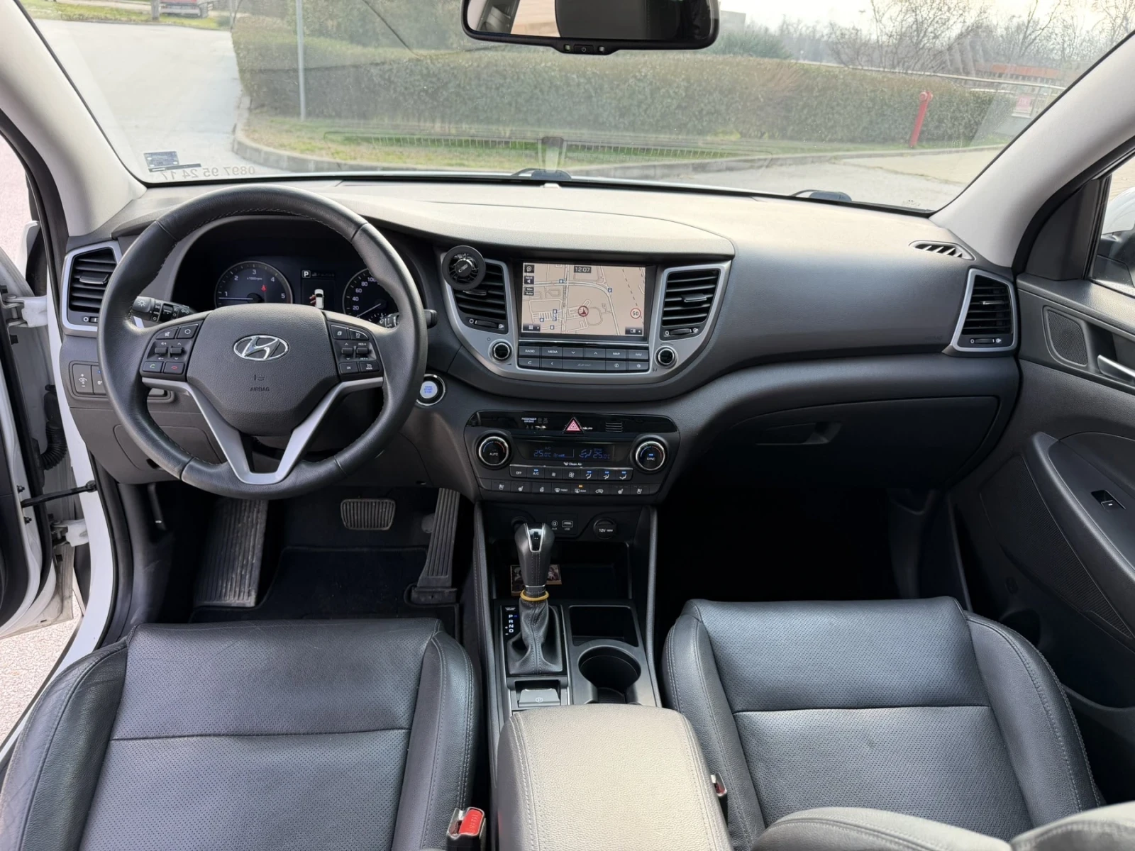 Hyundai Tucson 2.0 CRDI, снимка 9 - Автомобили и джипове - 53690504