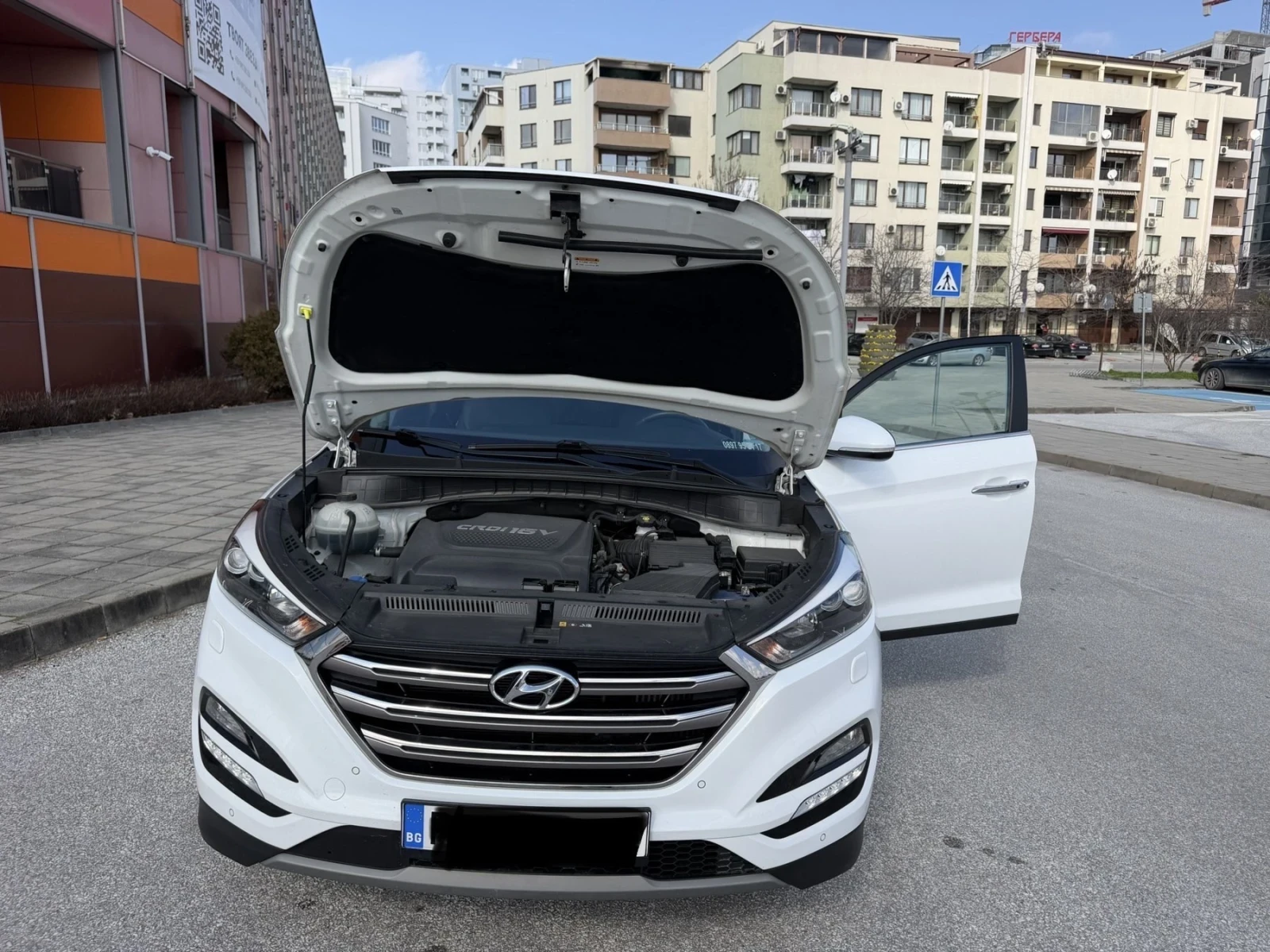 Hyundai Tucson 2.0 CRDI, снимка 14 - Автомобили и джипове - 53690504