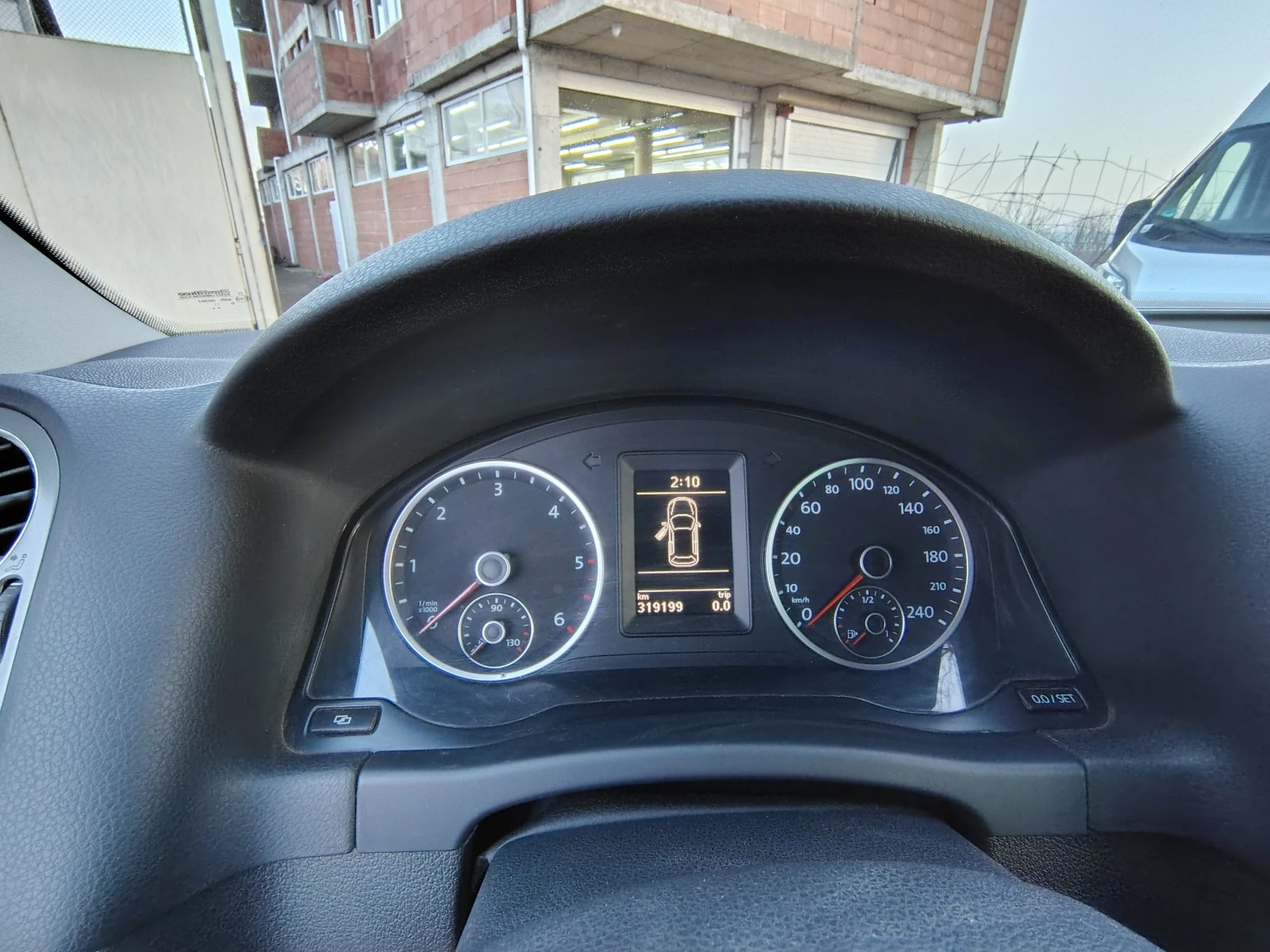 VW Tiguan, снимка 13 - Автомобили и джипове - 53871535