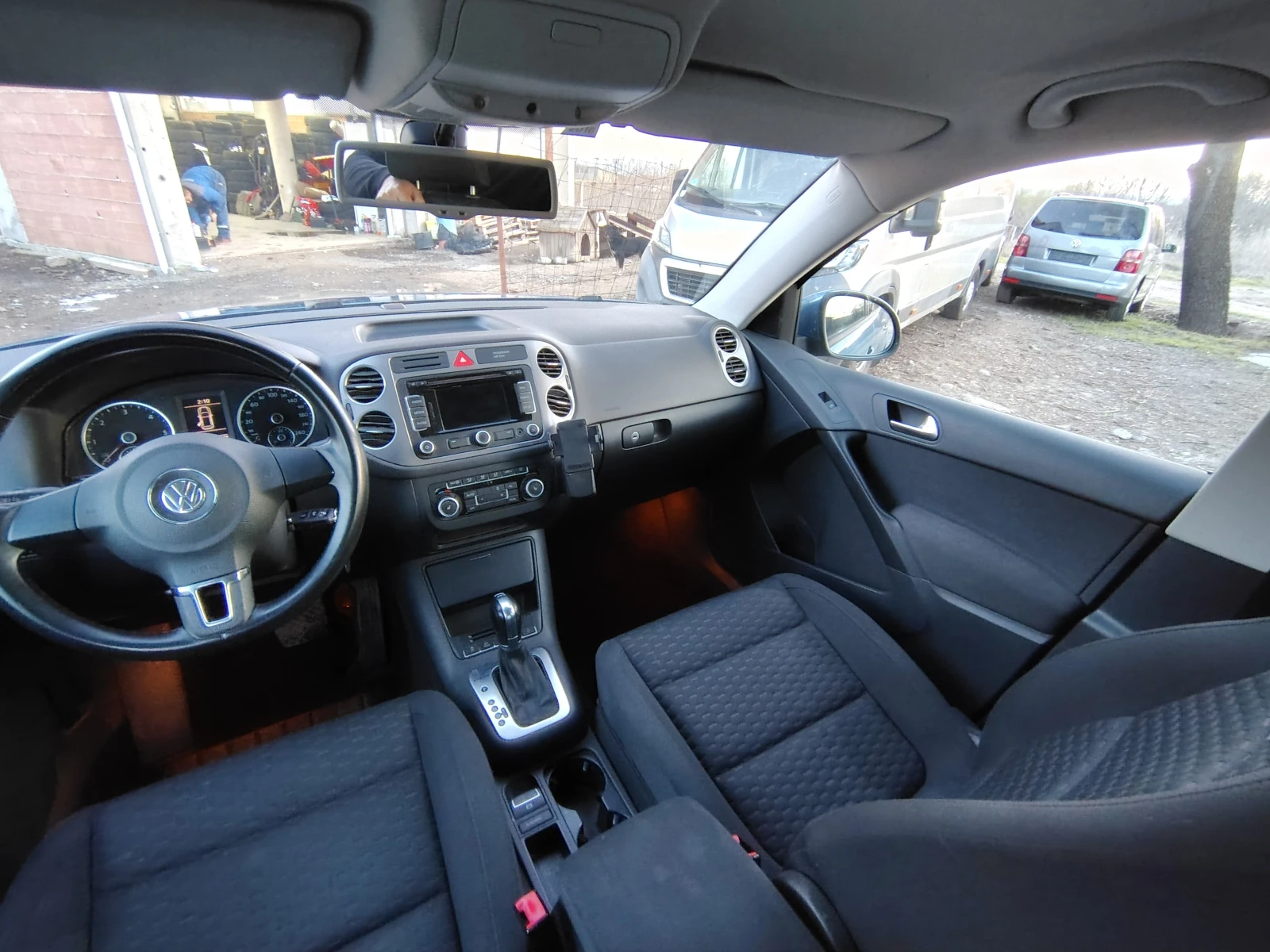 VW Tiguan, снимка 11 - Автомобили и джипове - 53871535