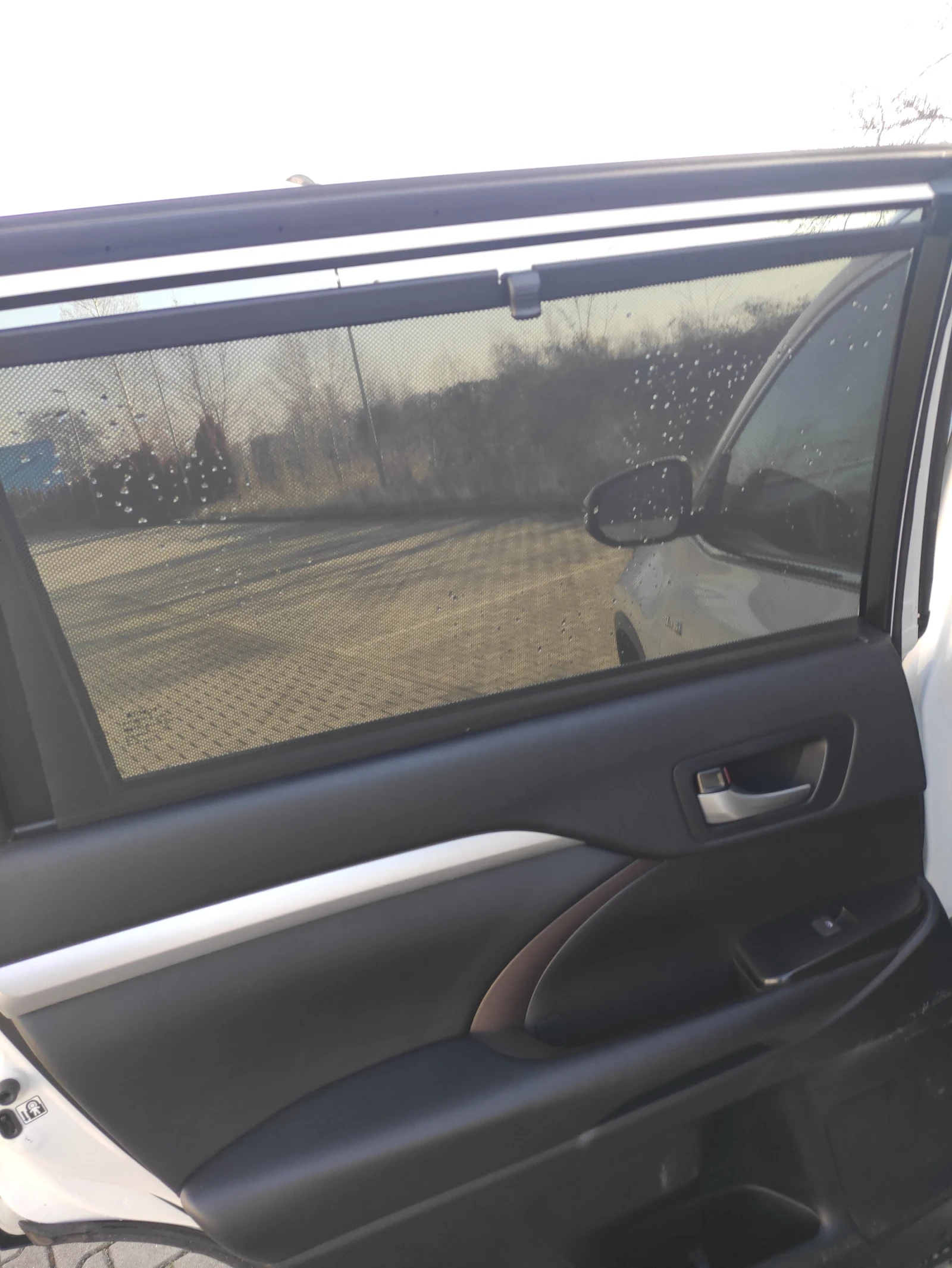 Toyota Highlander XLE 3.5 HYBRID HEV 7+ 1, снимка 13 - Автомобили и джипове - 53945744