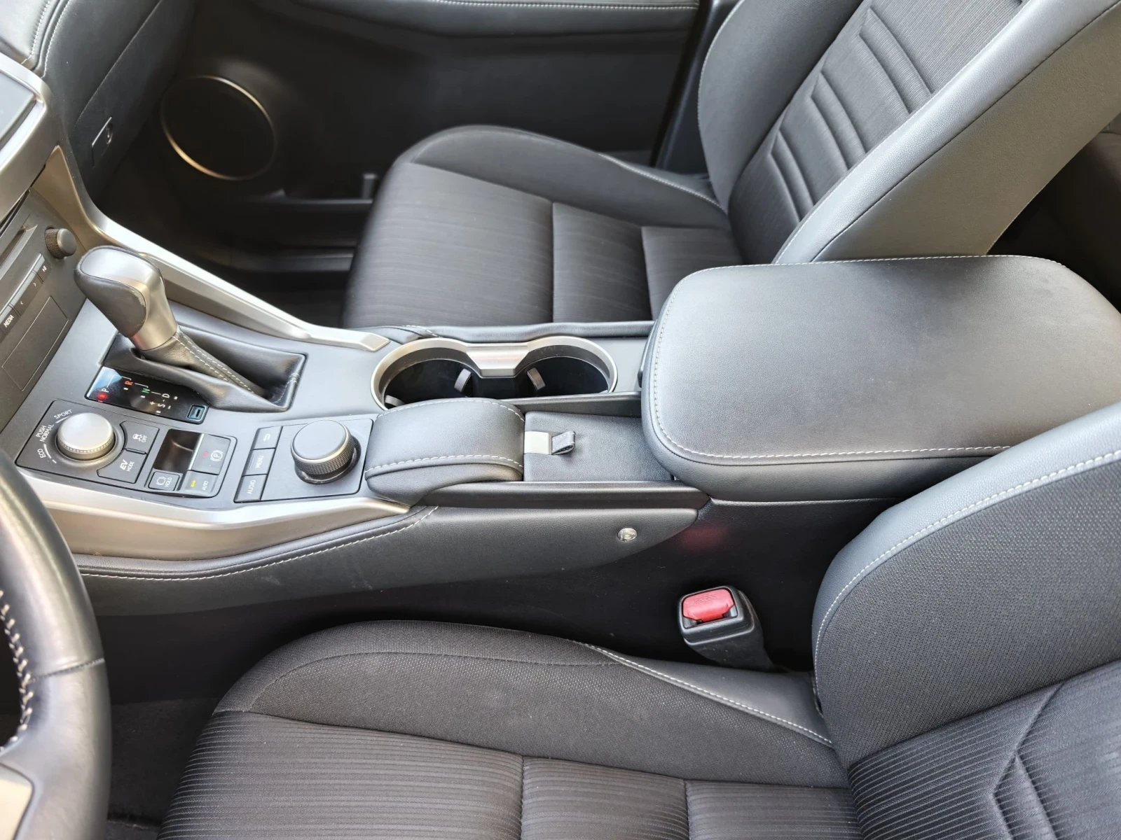 Lexus NX 300h 2.5HAYBRID.126хил.кмПЪЛНА СЕРВИЗНА ИСТОРИЯ В LEHUS, снимка 16 - Автомобили и джипове - 55649686