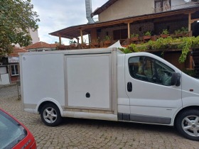 Opel Vivaro, снимка 4 - Бусове и автобуси - 45304941