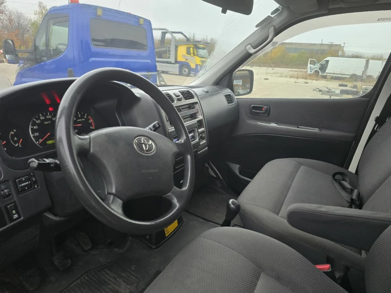 Toyota Hiace 2.5 D4D 116кс. 4х4, снимка 13 - Бусове и автобуси - 47996865